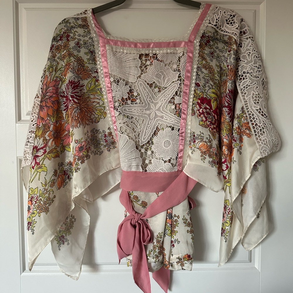 NWT | Anthropologie Floral Lace Kimono-inspired Top with Two Waist-Ties